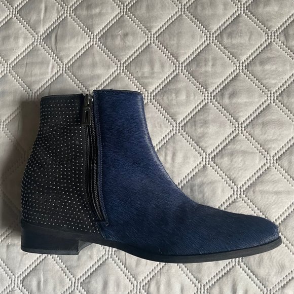 SCHUTZ navy blue genuine calf hair hidden wedge ankle boots - Picture 1 of 5